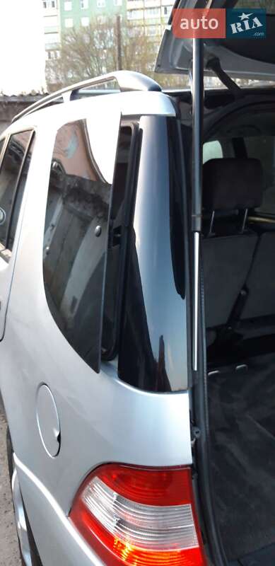 Внедорожник / Кроссовер Mercedes-Benz M-Class 2004 в Черновцах