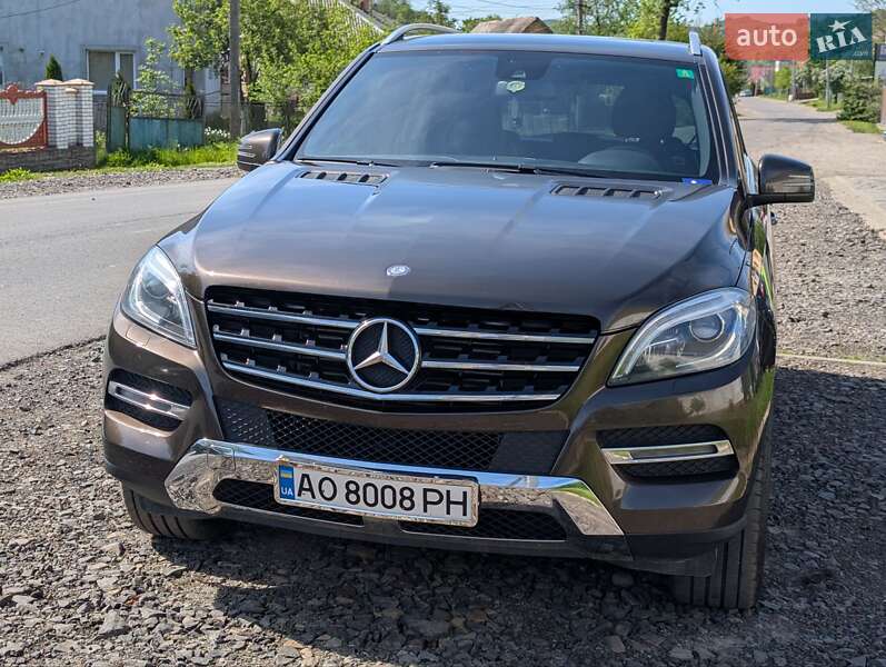 Позашляховик / Кросовер Mercedes-Benz M-Class 2013 в Сваляві