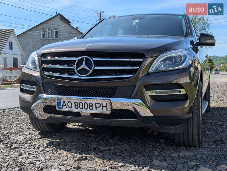 Позашляховик / Кросовер Mercedes-Benz M-Class 2013 в Сваляві