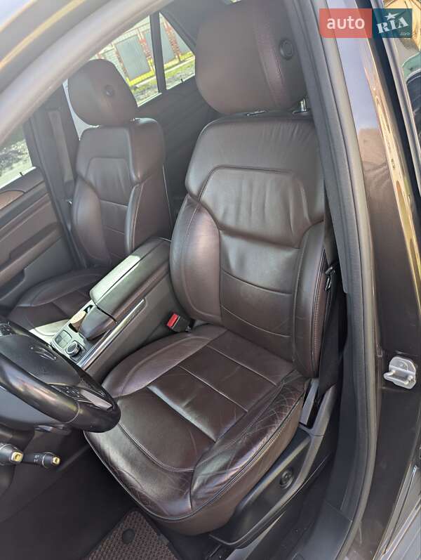 Позашляховик / Кросовер Mercedes-Benz M-Class 2013 в Сваляві