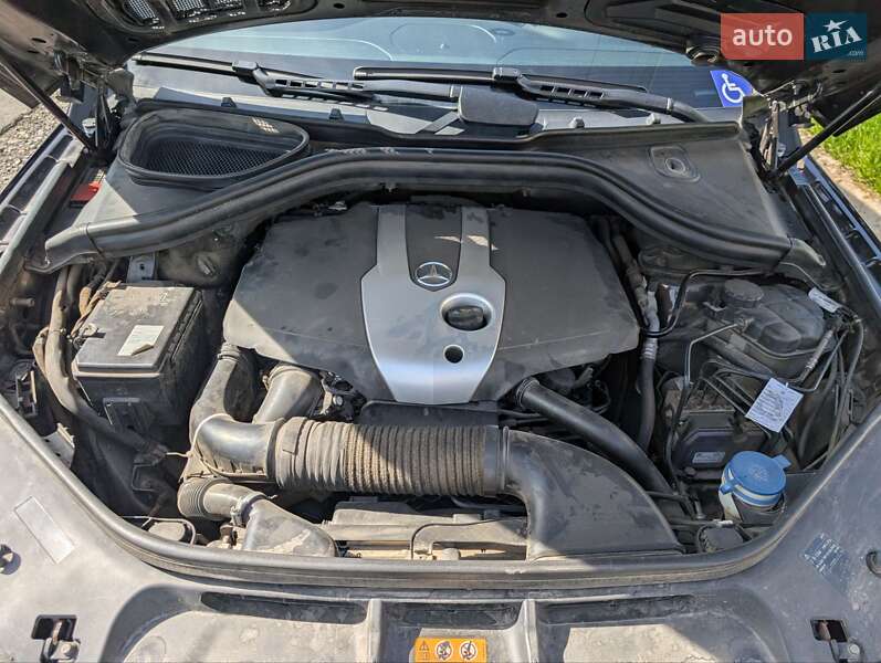 Позашляховик / Кросовер Mercedes-Benz M-Class 2013 в Сваляві