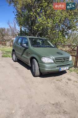 Внедорожник / Кроссовер Mercedes-Benz M-Class 2000 в Запорожье
