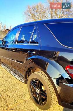 Внедорожник / Кроссовер Mercedes-Benz M-Class 2006 в Вараше