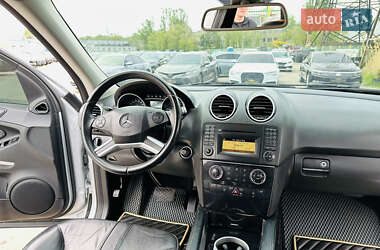 Позашляховик / Кросовер Mercedes-Benz M-Class 2011 в 