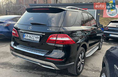 Позашляховик / Кросовер Mercedes-Benz M-Class 2011 в 