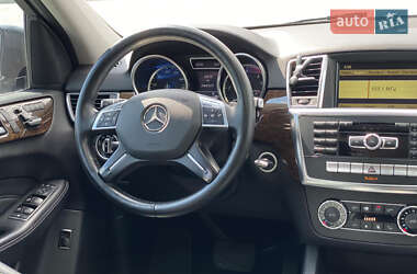 Позашляховик / Кросовер Mercedes-Benz M-Class 2011 в 