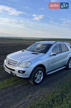 Внедорожник / Кроссовер Mercedes-Benz M-Class 2005 в 