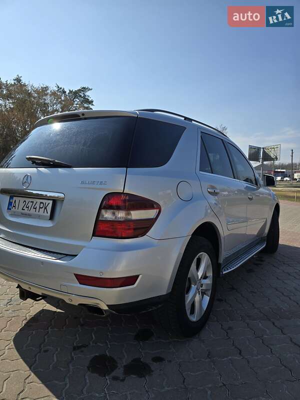Позашляховик / Кросовер Mercedes-Benz M-Class 2010 в Обухові