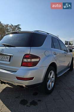 Позашляховик / Кросовер Mercedes-Benz M-Class 2010 в 