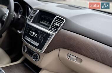 Позашляховик / Кросовер Mercedes-Benz M-Class 2015 в 