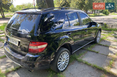Позашляховик / Кросовер Mercedes-Benz M-Class 2006 в 