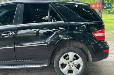 Внедорожник / Кроссовер Mercedes-Benz M-Class 2011 в 