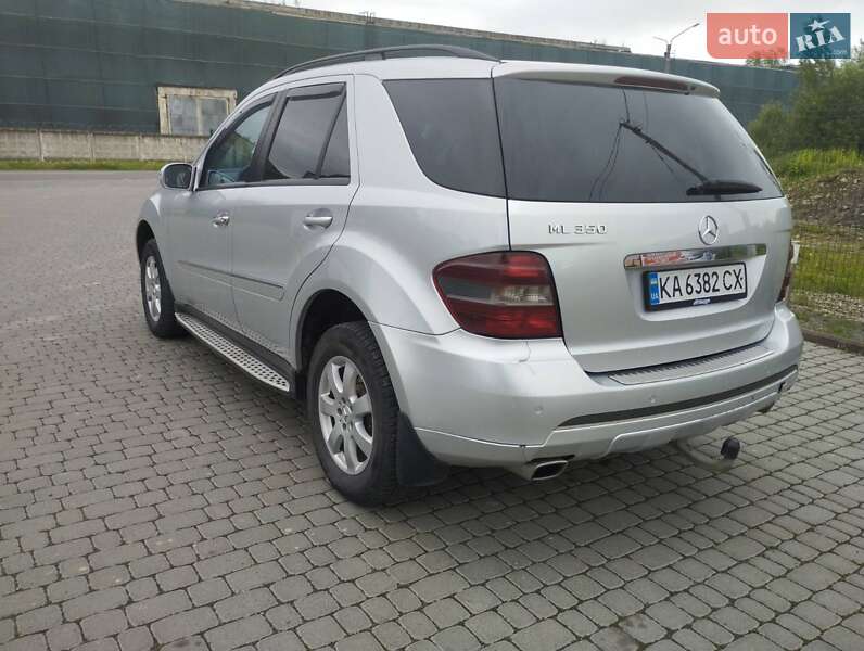 Внедорожник / Кроссовер Mercedes-Benz M-Class 2005 в 