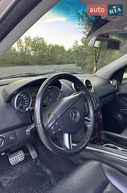 Позашляховик / Кросовер Mercedes-Benz M-Class 2005 в 