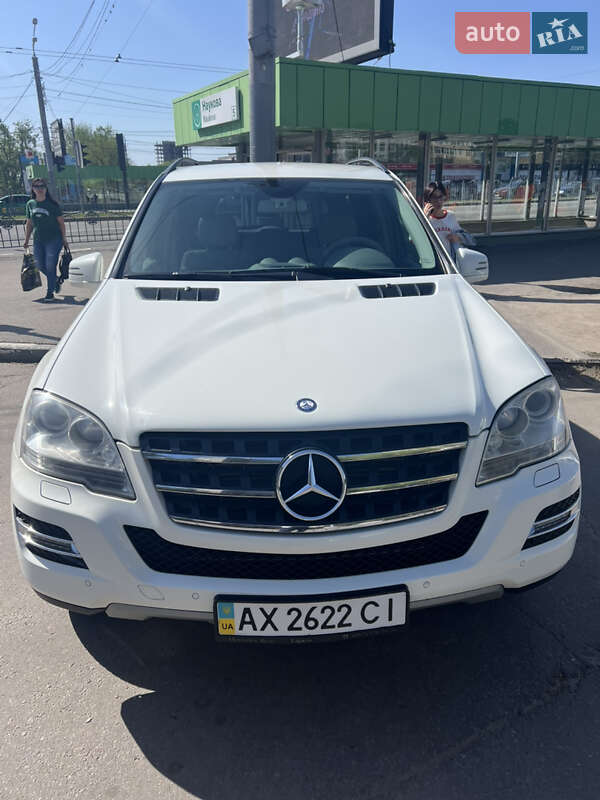 Внедорожник / Кроссовер Mercedes-Benz M-Class 2010 в 