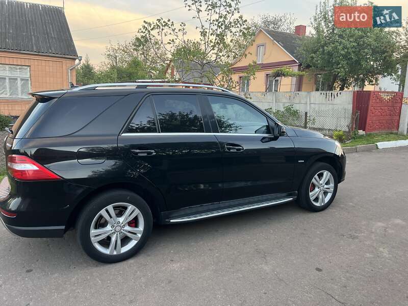Внедорожник / Кроссовер Mercedes-Benz M-Class 2011 в Ровно