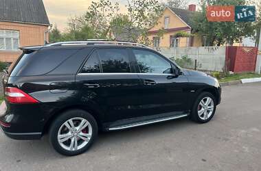 Позашляховик / Кросовер Mercedes-Benz M-Class 2011 в 