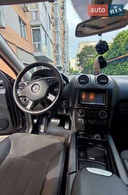 Внедорожник / Кроссовер Mercedes-Benz M-Class 2006 в 