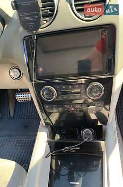 Внедорожник / Кроссовер Mercedes-Benz M-Class 2005 в 