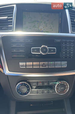 Позашляховик / Кросовер Mercedes-Benz M-Class 2011 в 