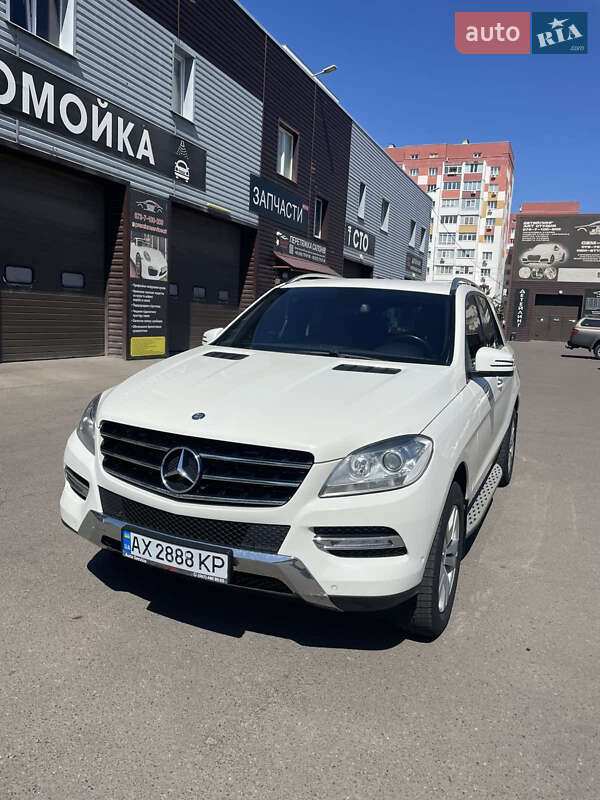 Внедорожник / Кроссовер Mercedes-Benz M-Class 2011 в 