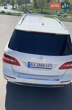 Позашляховик / Кросовер Mercedes-Benz M-Class 2011 в 