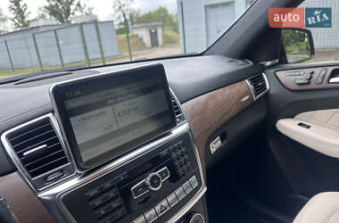Позашляховик / Кросовер Mercedes-Benz M-Class 2011 в 