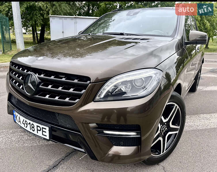 Позашляховик / Кросовер Mercedes-Benz M-Class 2011 в 