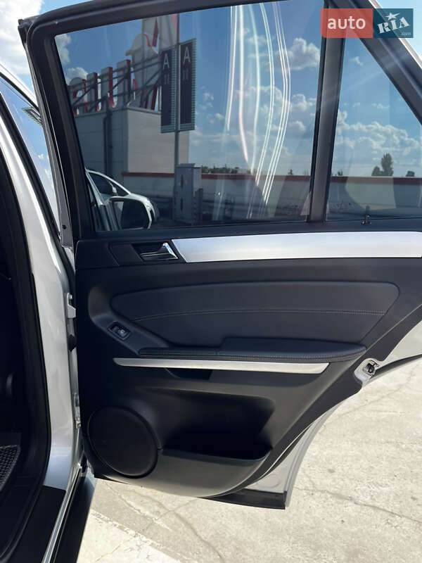 Позашляховик / Кросовер Mercedes-Benz M-Class 2010 в Києві