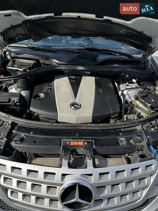 Позашляховик / Кросовер Mercedes-Benz M-Class 2010 в Києві