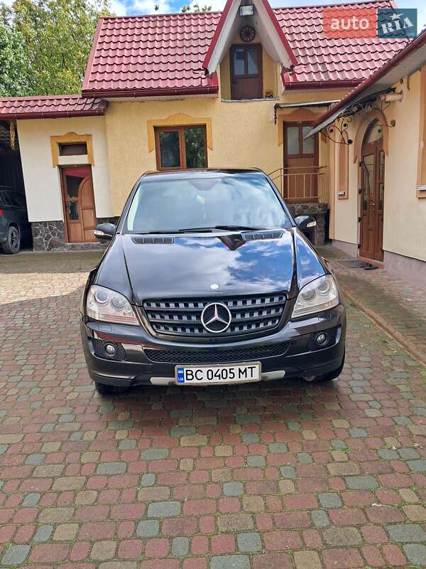 Внедорожник / Кроссовер Mercedes-Benz M-Class 2006 в 