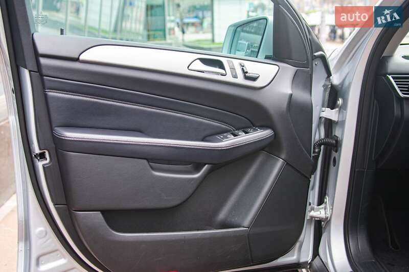 Внедорожник / Кроссовер Mercedes-Benz M-Class 2012 в Киеве