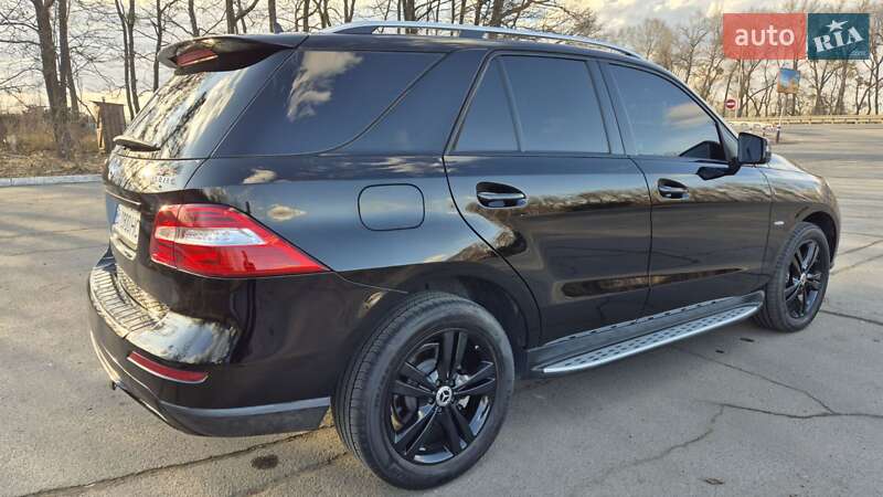 Внедорожник / Кроссовер Mercedes-Benz M-Class 2011 в Полтаве