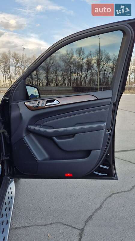Внедорожник / Кроссовер Mercedes-Benz M-Class 2011 в Полтаве