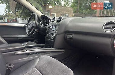Внедорожник / Кроссовер Mercedes-Benz M-Class 2006 в 
