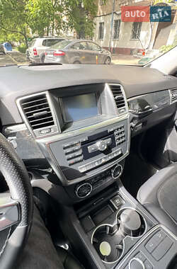 Позашляховик / Кросовер Mercedes-Benz M-Class 2012 в 