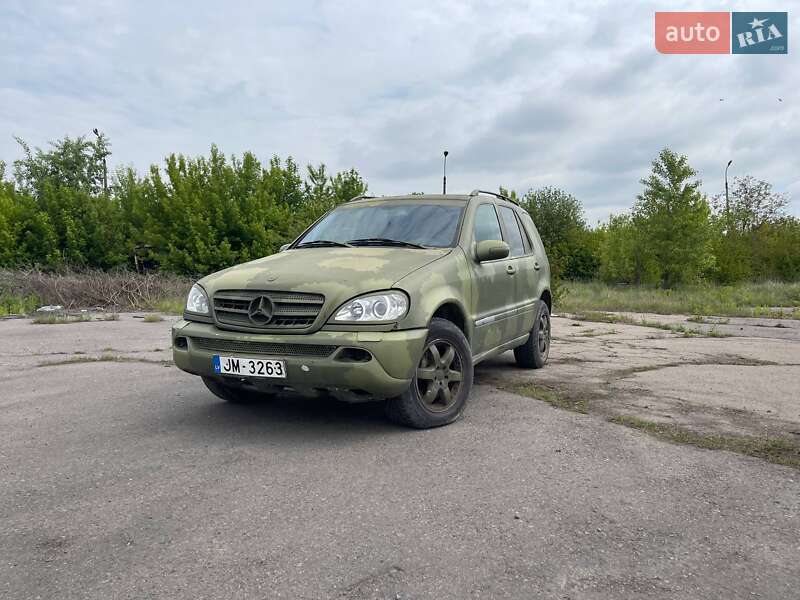Внедорожник / Кроссовер Mercedes-Benz M-Class 2002 в 