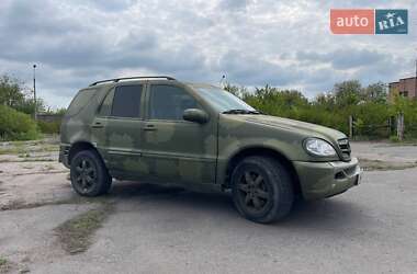 Внедорожник / Кроссовер Mercedes-Benz M-Class 2002 в 