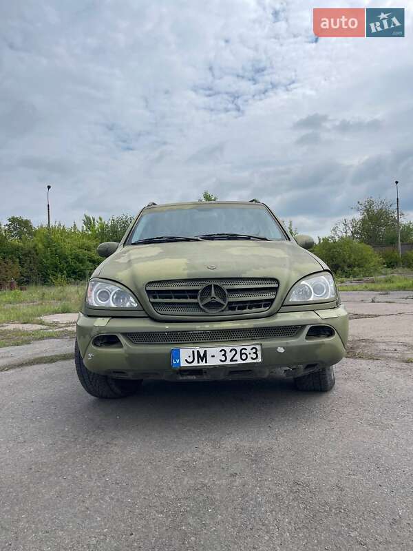 Внедорожник / Кроссовер Mercedes-Benz M-Class 2002 в Ровно