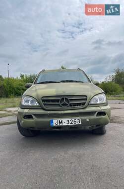 Внедорожник / Кроссовер Mercedes-Benz M-Class 2002 в 