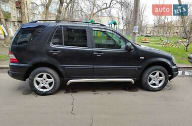 Внедорожник / Кроссовер Mercedes-Benz M-Class 2001 в 