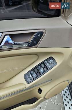 Позашляховик / Кросовер Mercedes-Benz M-Class 2006 в 