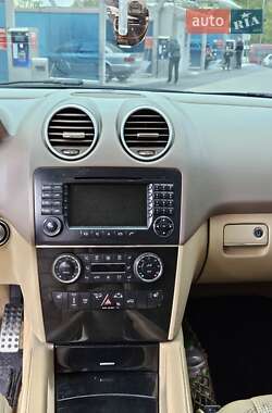Позашляховик / Кросовер Mercedes-Benz M-Class 2006 в 