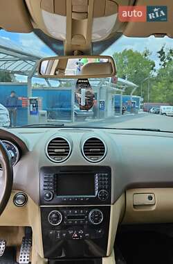 Позашляховик / Кросовер Mercedes-Benz M-Class 2006 в 