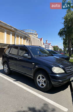 Внедорожник / Кроссовер Mercedes-Benz M-Class 2000 в 