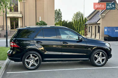 Внедорожник / Кроссовер Mercedes-Benz M-Class 2011 в 