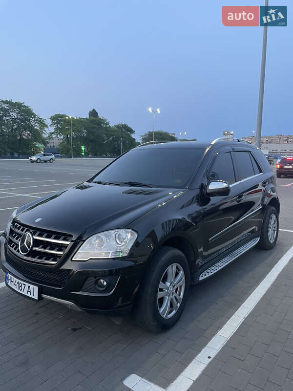 Внедорожник / Кроссовер Mercedes-Benz M-Class 2009 в 