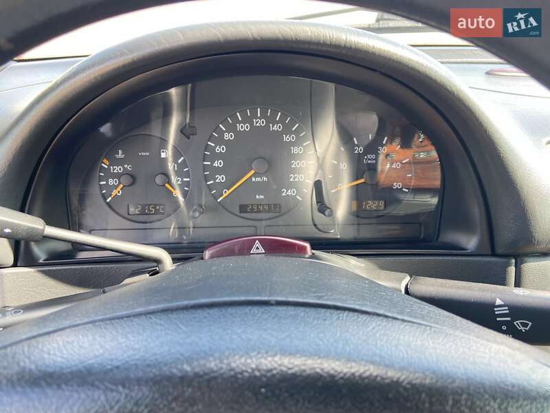 Внедорожник / Кроссовер Mercedes-Benz M-Class 2002 в Киеве