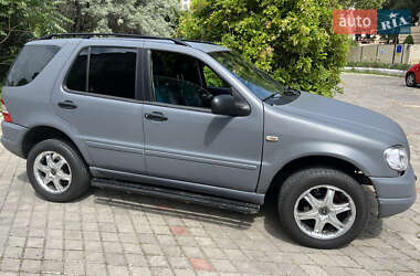 Внедорожник / Кроссовер Mercedes-Benz M-Class 2001 в 