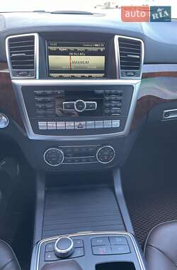 Внедорожник / Кроссовер Mercedes-Benz M-Class 2012 в 